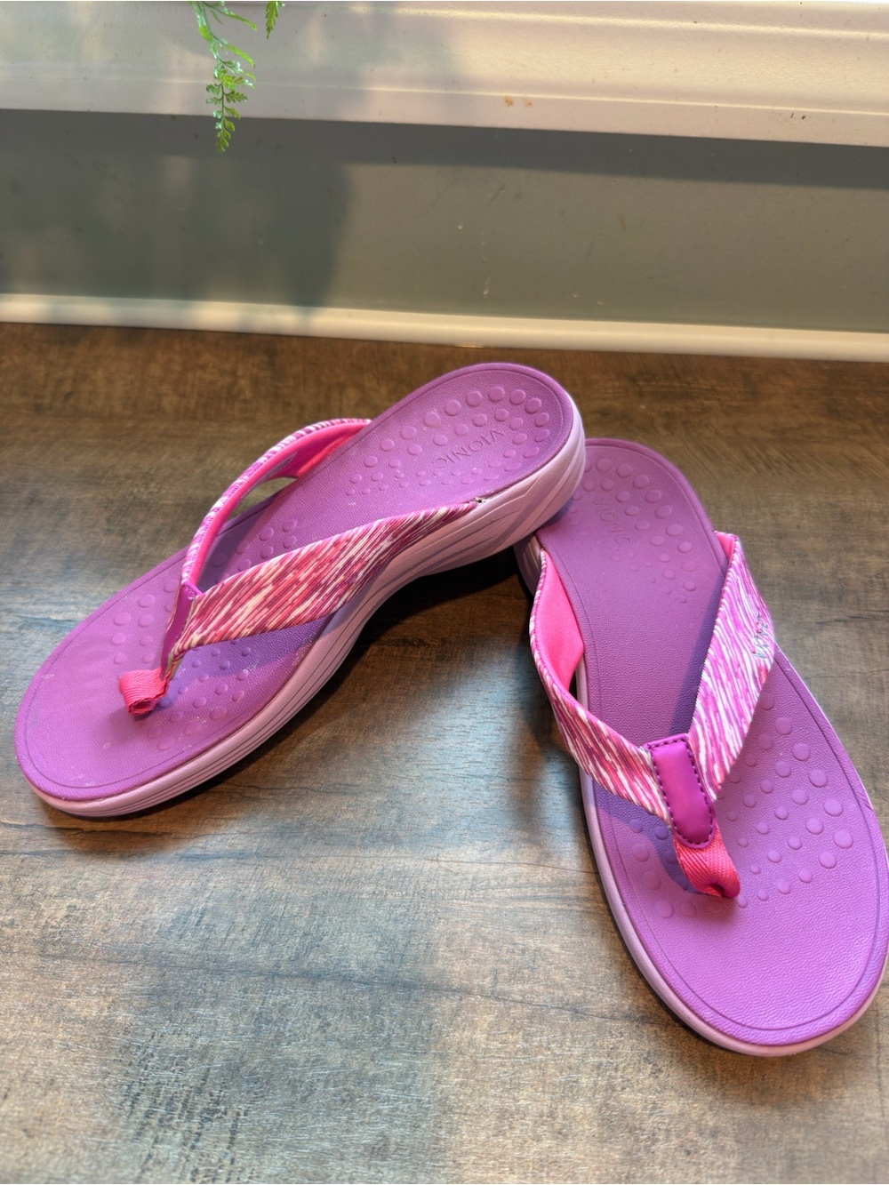 Vionic Purple Pink Striped Flip Flop Thong Wedge Sandals Women's Size 8 - Picture 2 of 7